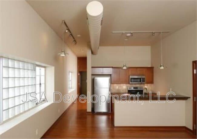 Primary Photo - 606 Sycamore St