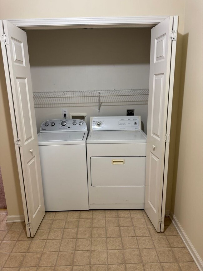 Building Photo - Desirable 2BR Townhome Near Downtown Hickory — Utilities Included