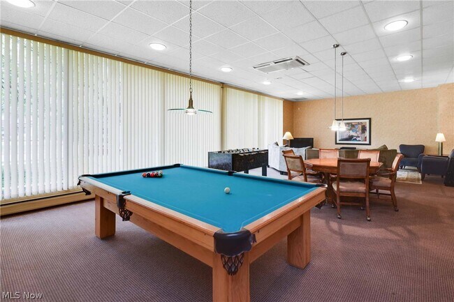 Building Photo - 10301 Lake Ave