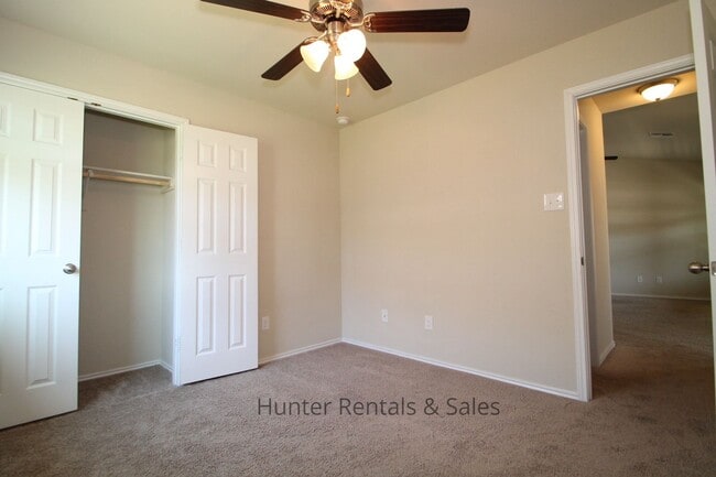Building Photo - Charming Bungalow Style Home with Modern C...