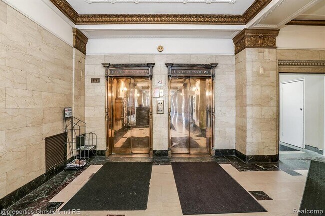 Building Photo - 15 E Kirby St