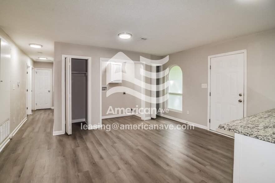 Building Photo - 629 Durward Dr