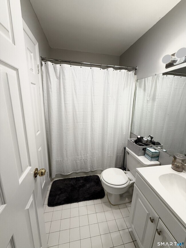 Building Photo - 204 Country Club Ct