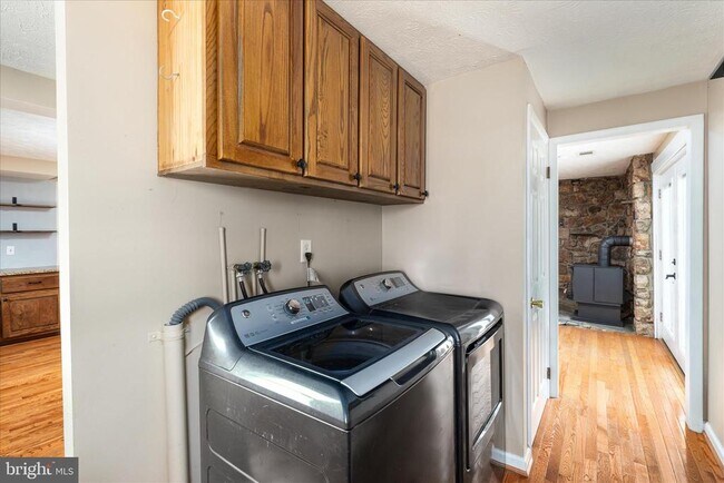 Building Photo - 716 Gafia Lodge Rd