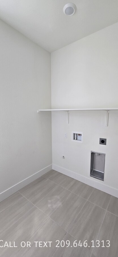 Building Photo - 1695 Placer Pl