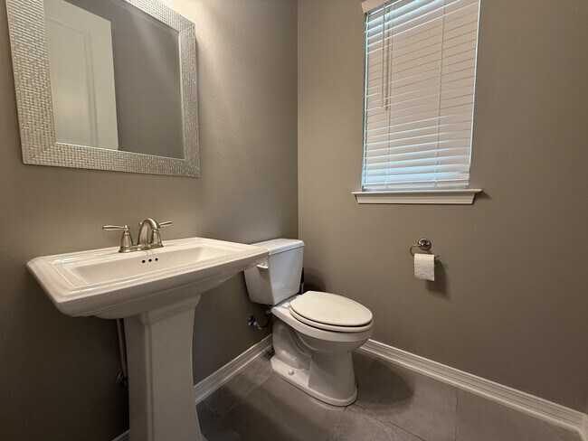 Building Photo - 105 Creve Core Dr