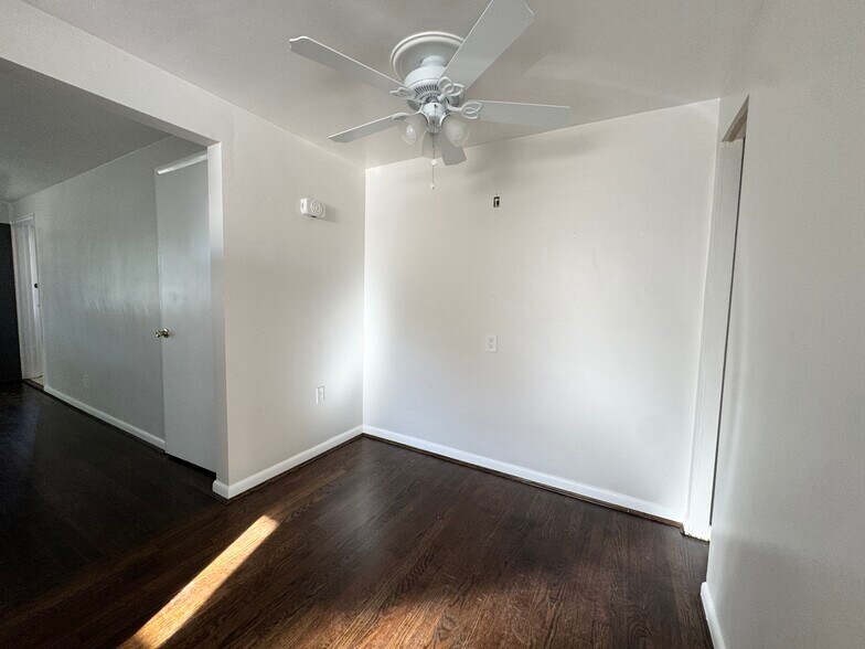 Kitchenette - 4191 Hoffman Ave