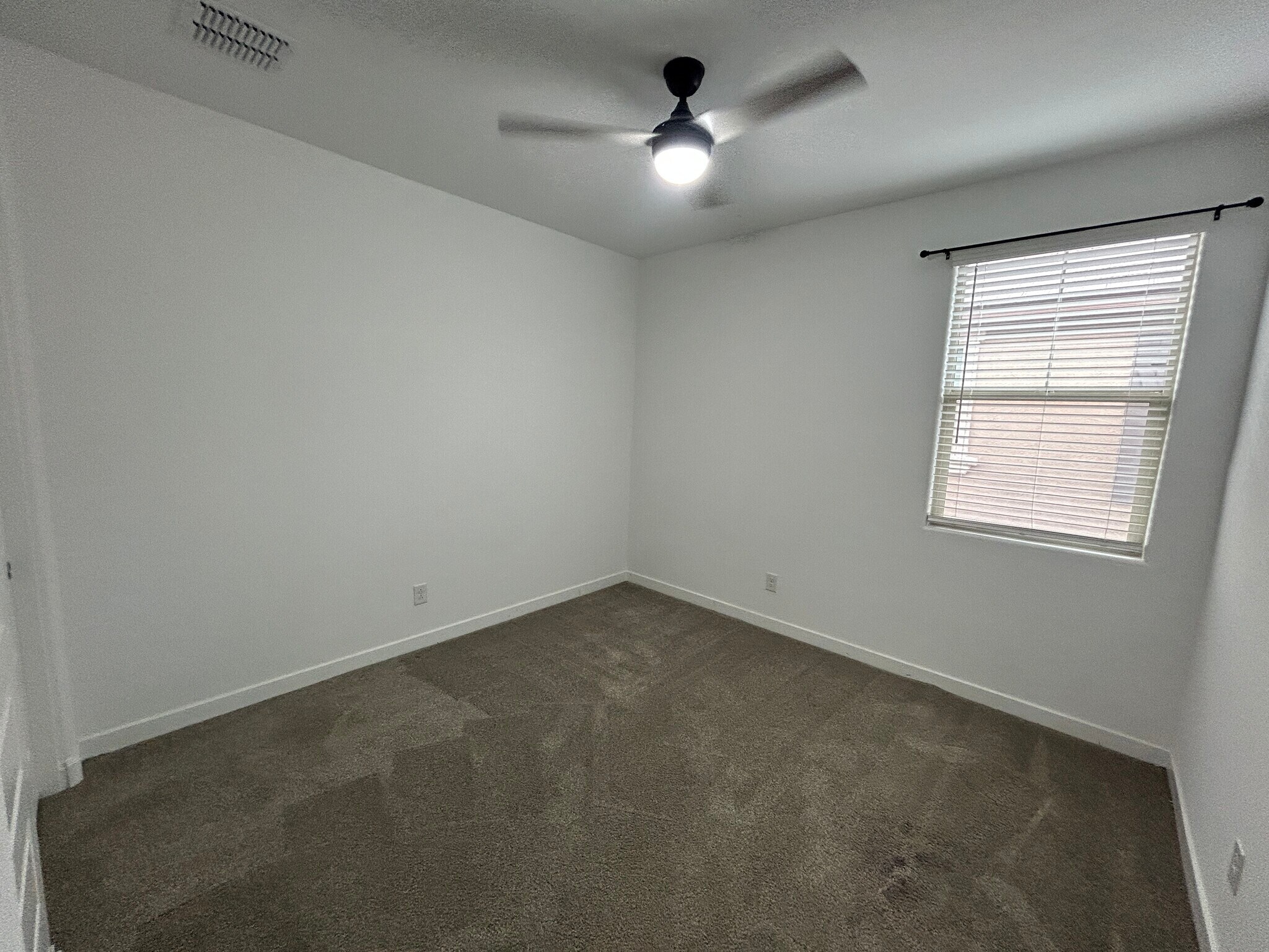 Building Photo - 2521 E Athena Ave