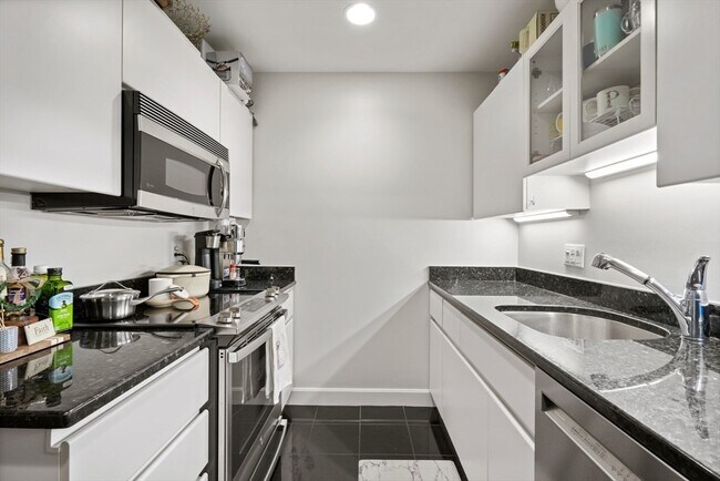 Building Photo - 75 Clarendon St