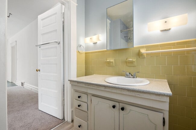 Building Photo - 1113 Camden Ave