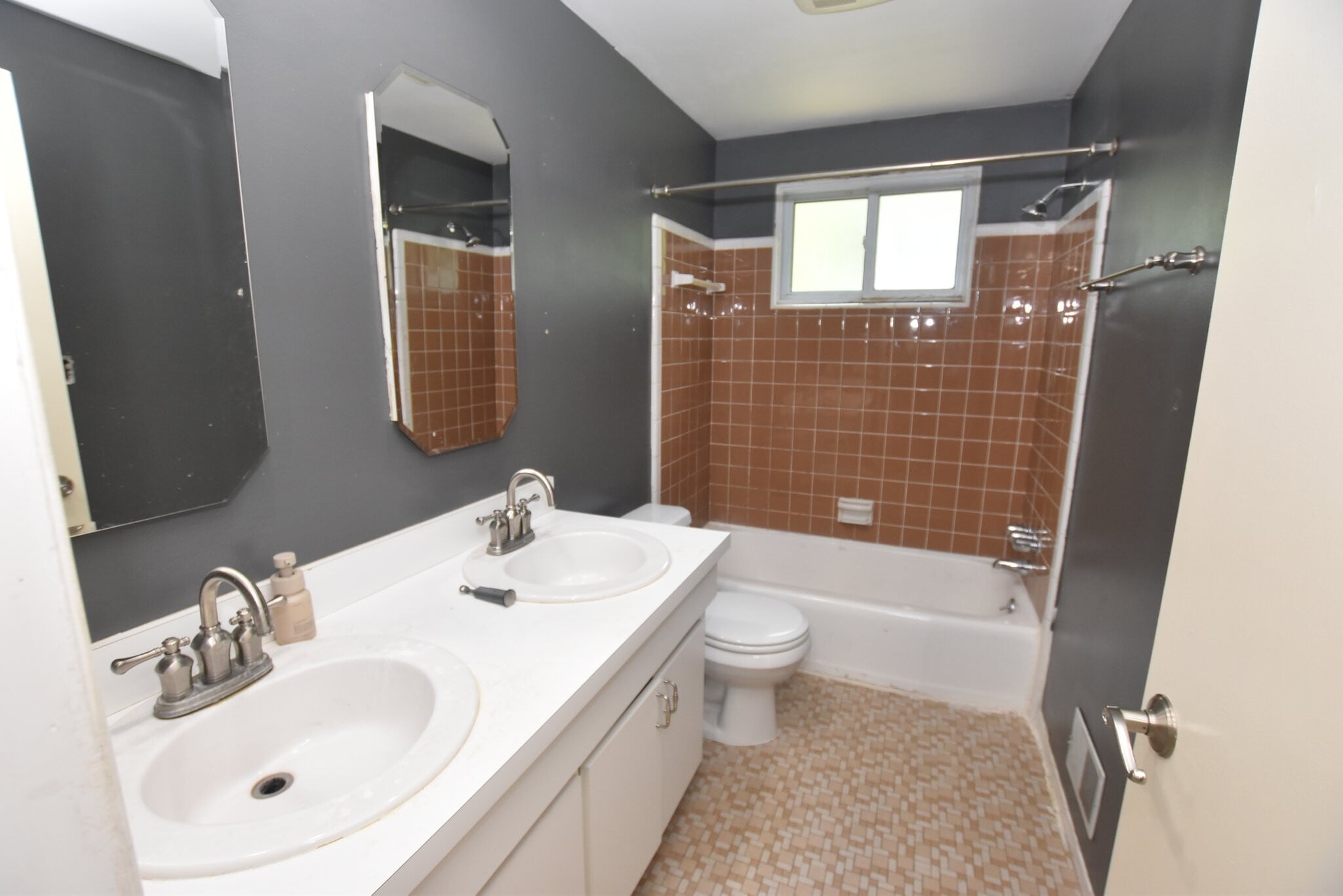 Building Photo - 2571 Red Arrow Dr
