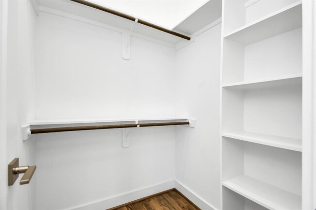 Building Photo - 732 W 22nd St