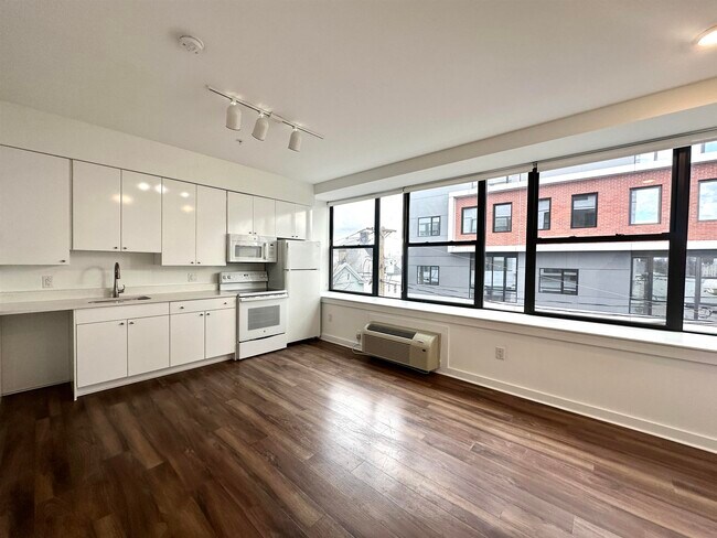 Building Photo - 253 Academy St