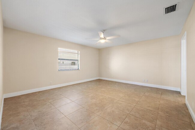 Building Photo - 135 Shore Ct