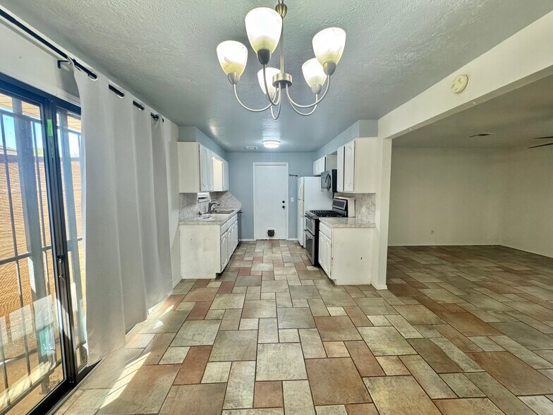 Building Photo - 4200 SE 54th St
