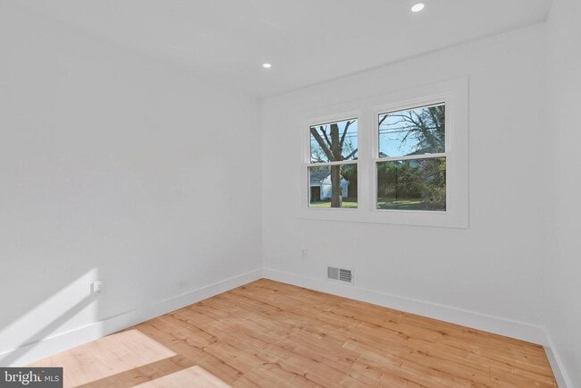 Building Photo - 6810 Weaver Ave