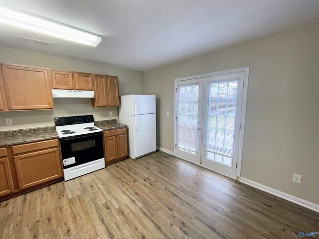 Building Photo - 229 Whitestone Dr NE