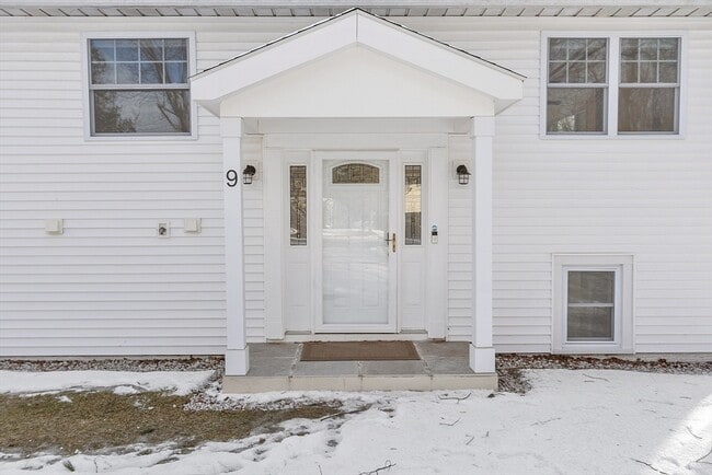 Building Photo - 9 West Rd