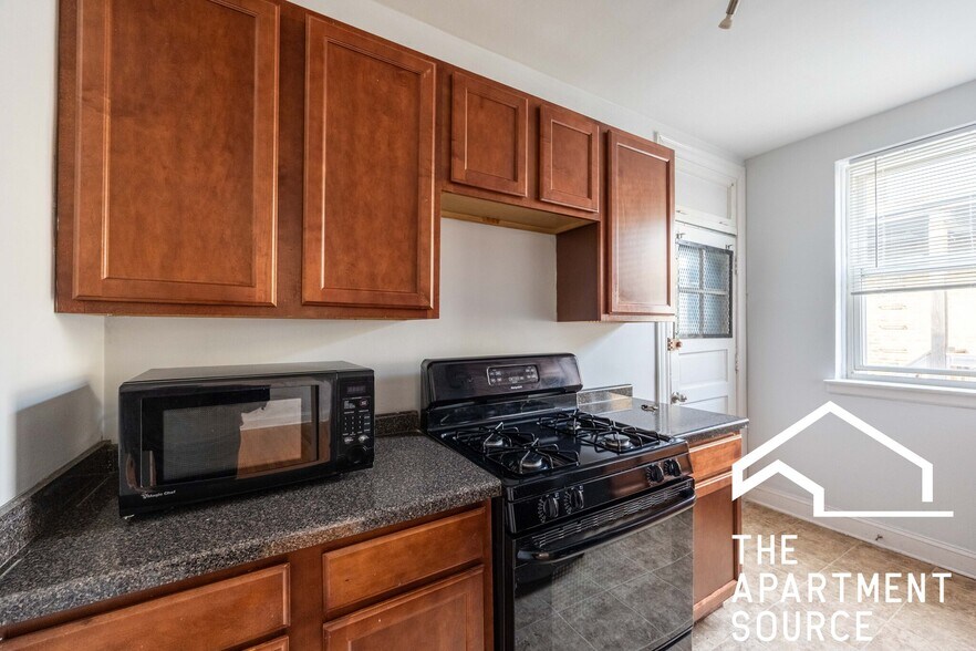 Building Photo - 2004 W Jarvis Ave