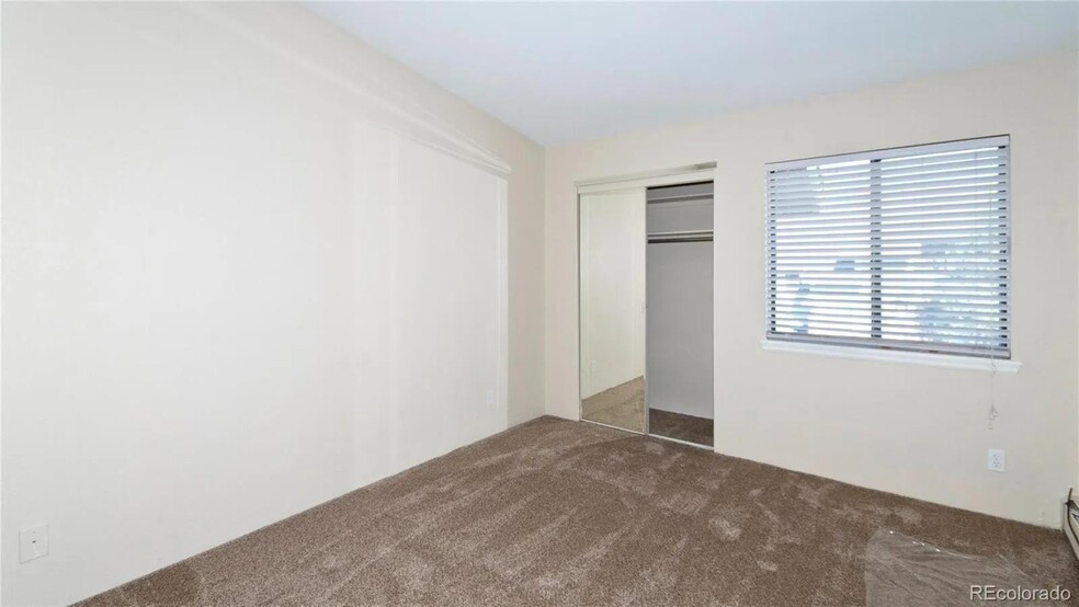 Building Photo - 532 Oakwood Dr