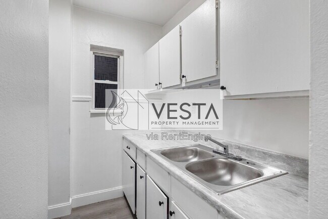 Building Photo - 28 Bass Ln