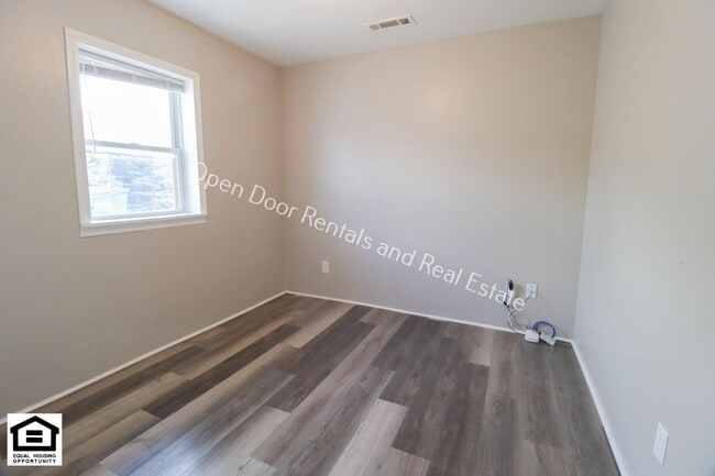 Building Photo - 255 S Wayne St