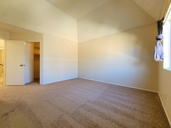 Building Photo - Two-Story, 2-Bedroom Mountain Vista Townho...