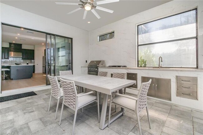 Building Photo - 11110 Canal Grande Dr