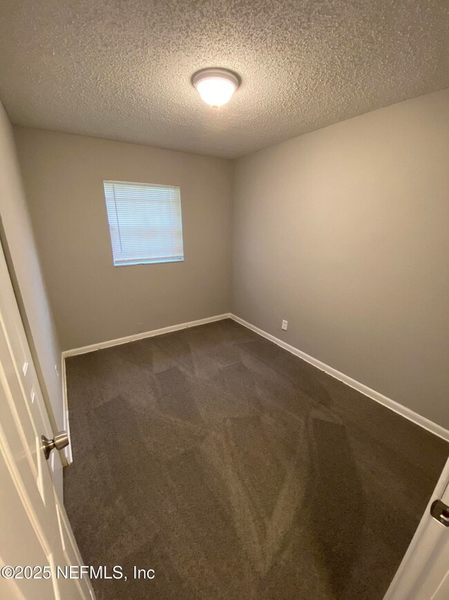 Building Photo - 9443 Sibbald Rd