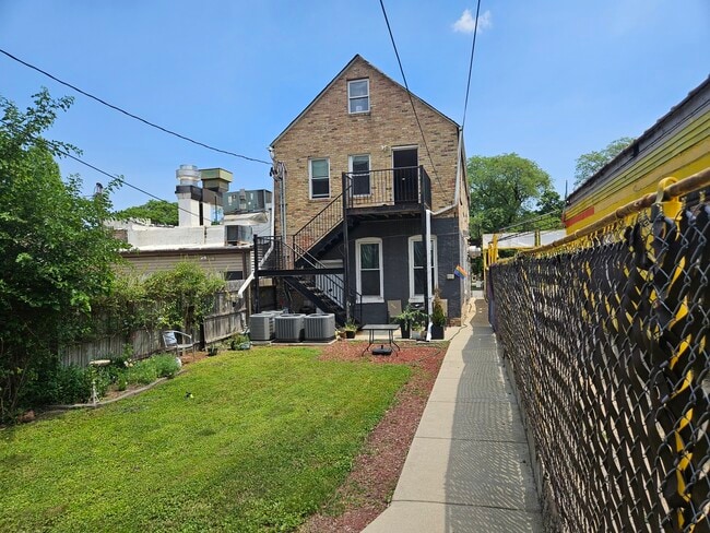 Building Photo - 3436 S Western Ave