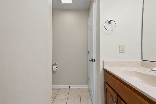 Building Photo - 6 Pinehurst Dr