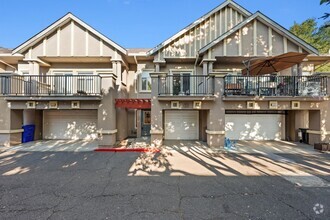 Building Photo - Charming 2bd, 2bth with loft - Hayward's C...