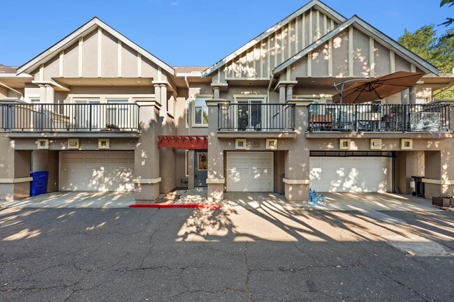 Primary Photo - Charming 2bd, 2bth with loft - Hayward's C...