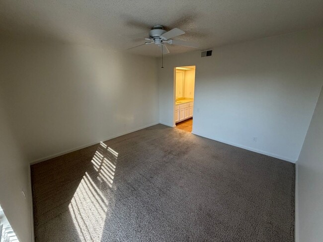 Building Photo - 2 bedroom | 1 bathroom | Arden-Arcade Condo Available Now!