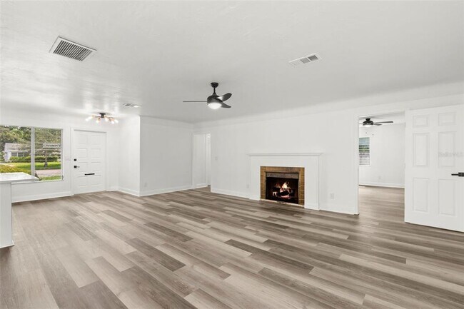 Building Photo - 6120 5th Ave N