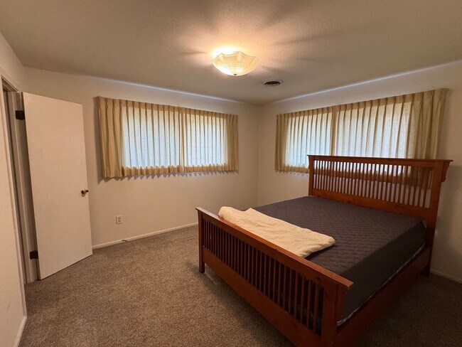 Building Photo - 1608 Northcrest Dr