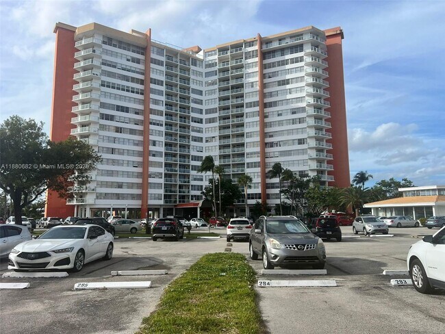 Building Photo - 1351 NE Miami Gardens Dr