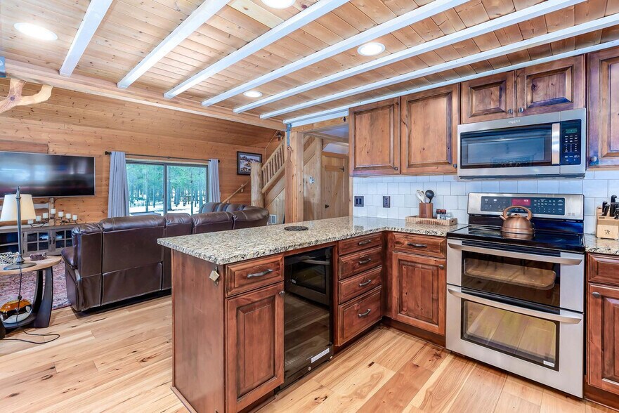 Building Photo - 55823 Wood Duck Dr