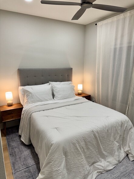 Primary bedroom with queen bed - 711 N Hobson Ave