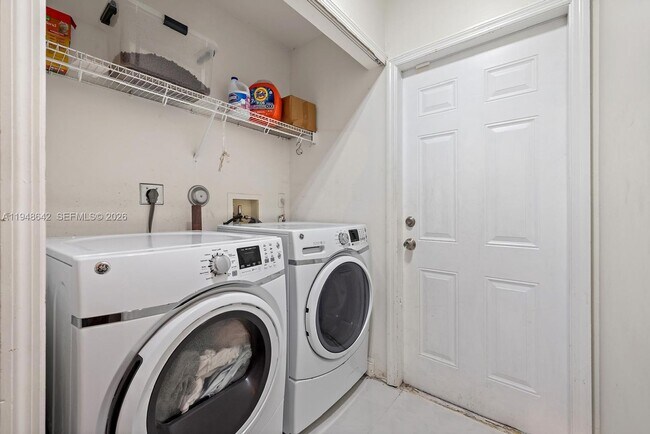 Building Photo - 1360 SW 142nd Ave