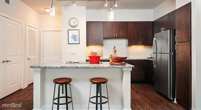 Building Photo - 2 br, 2 bath Condo - 539 W Lookout Dr