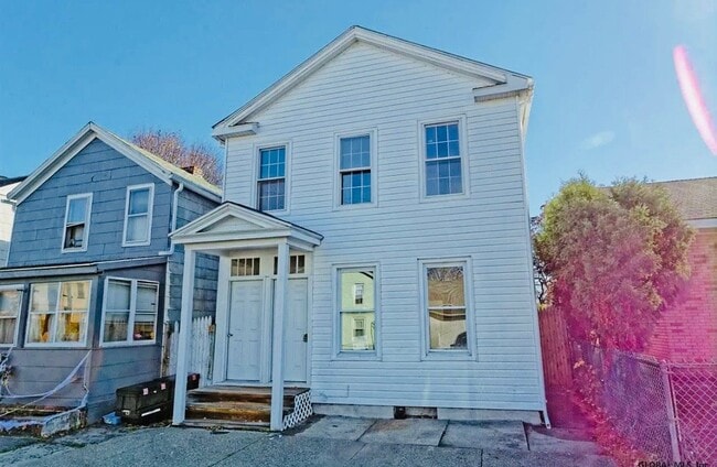 Building Photo - 1324 5th Ave