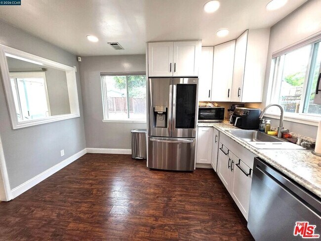 Building Photo - 2068 Revere Dr
