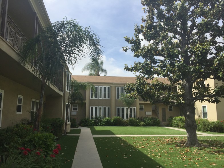 Building Photo - Baldwin Manor and Windsor Manor Apartments