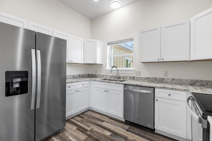 Building Photo - 705 Fifth St