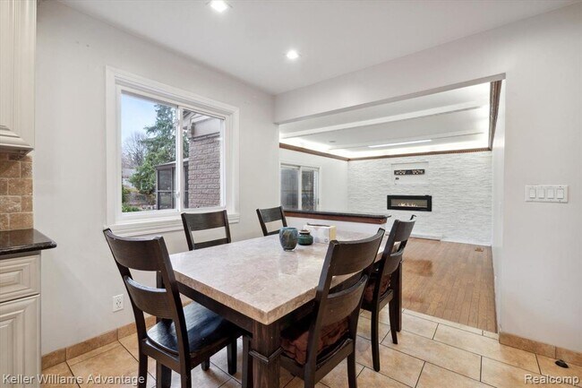 Building Photo - 19263 Sunset St