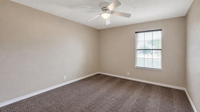 Building Photo - Spacious 3-bedroom, 2-bath rental offering 1,580 square feet in Schertz!
