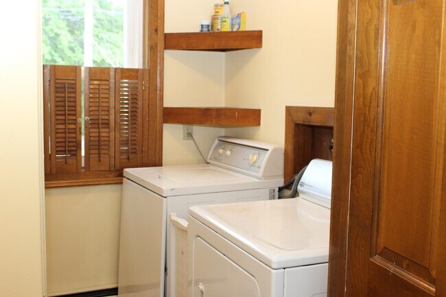 Building Photo - 331 Shore Dr