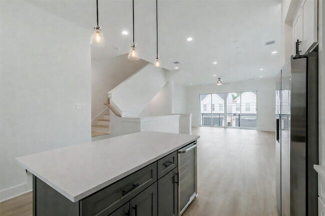 Building Photo - 5703 Balbo St