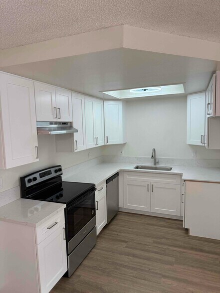 Building Photo - 1400 Peckham St